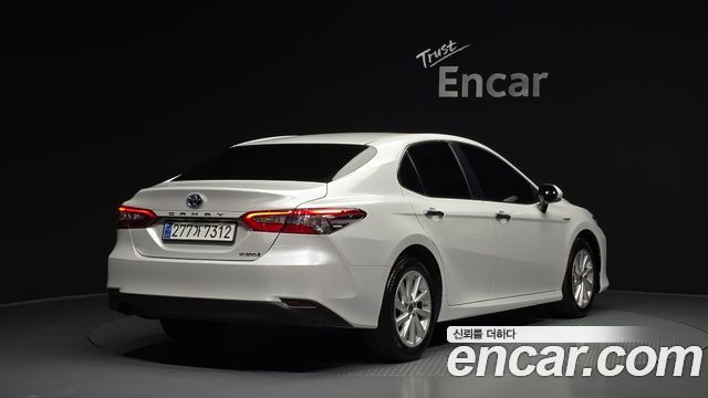 Toyota Camry 2.5 LE Hybrid — пробег 48 816 км — фото 2 из 5
