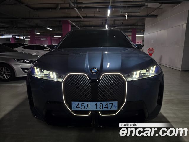BMW iX xDrive45 M Sport — пробег 865 км — фото 1 из 5