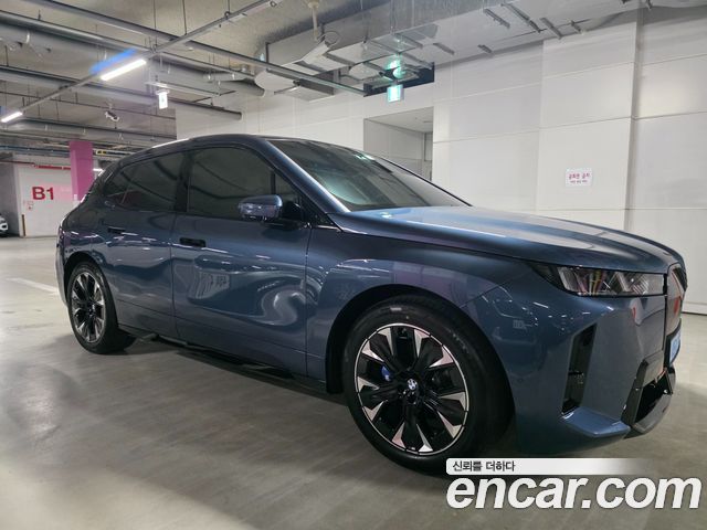 BMW iX xDrive45 M Sport — пробег 865 км — фото 2 из 5
