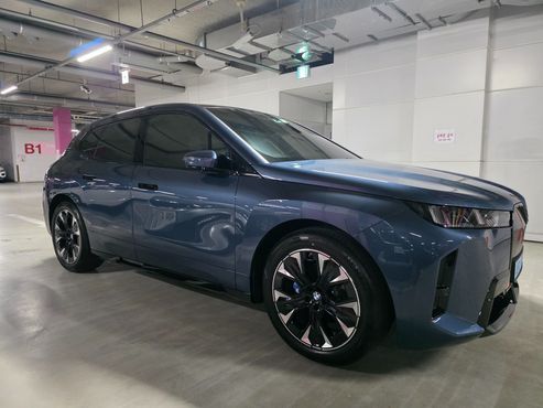 BMW iX xDrive45 M Sport — пробег 865 км — фото 2 из 5