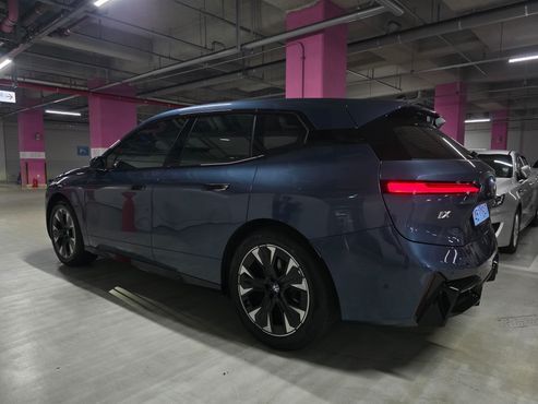 BMW iX xDrive45 M Sport — пробег 865 км — фото 4 из 5