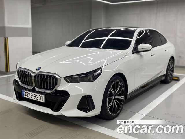 BMW 5-Series 530i xDrive M Sport — пробег 982 км — фото 3 из 5