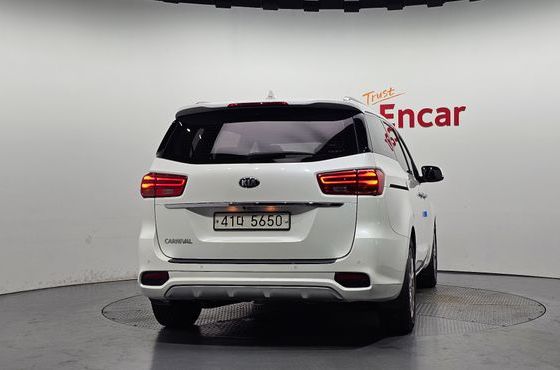 Kia Carnival 9-Seater Noblesse Special — пробег 93 268 км — фото 4 из 5