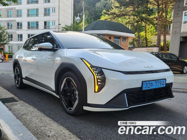 Kia EV4 Long Range 2WD Earth — пробег 726 км — фото 3 из 5