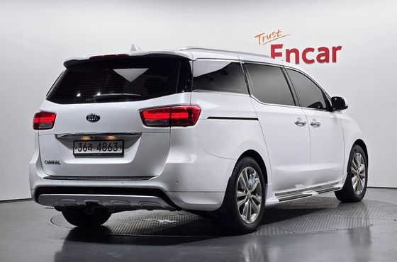 Kia Carnival 9-seater Prestige — пробег 129 718 км — фото 2 из 5
