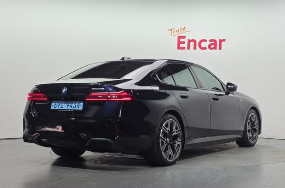 BMW i5 eDrive 40 M Sport — пробег 32 280 км — фото 2 из 5