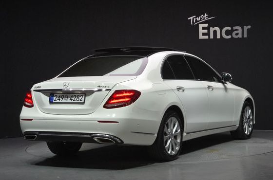 Mercedes-Benz E-Class E300 4MATIC Exclusive — пробег 90 831 км — фото 2 из 5