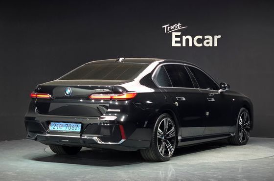BMW i7 xDrive 60 M sport — пробег 105 525 км — фото 2 из 5