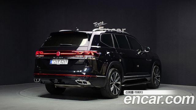Volkswagen Atlas 2.0 TSI R-LINE 7-Seater — пробег 17 653 км — фото 2 из 5