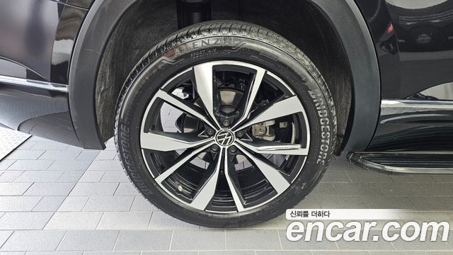 Volkswagen Atlas 2.0 TSI R-LINE 7-Seater — пробег 17 653 км — фото 5 из 5