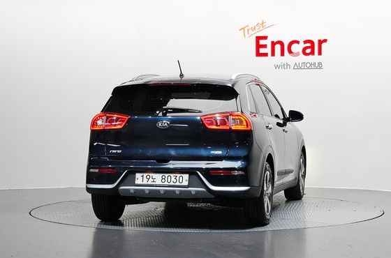 Kia Niro Prestige — пробег 185 117 км — фото 4 из 5