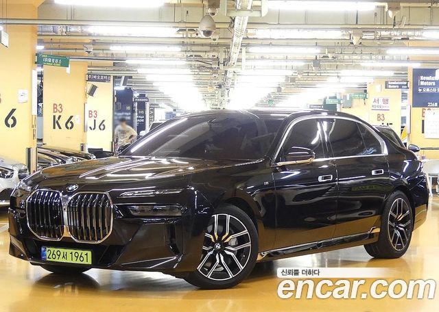BMW 7-Series 740i xDrive M Sport — пробег 13 000 км — фото 1 из 5
