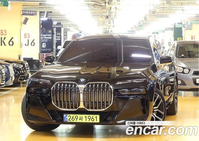 BMW 7-Series 740i xDrive M Sport — пробег 13 000 км — фото 3 из 5