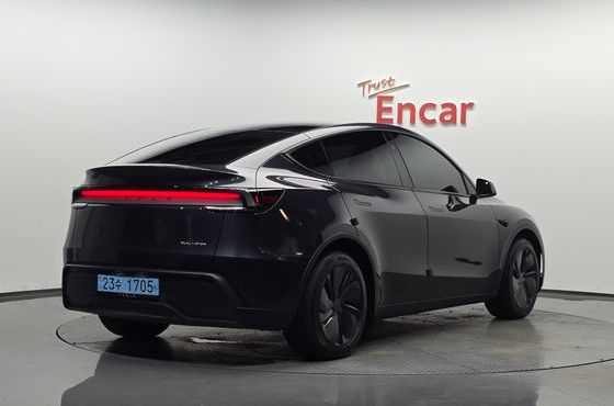 Tesla Model Y Long Range AWD — пробег 27 931 км — фото 2 из 5