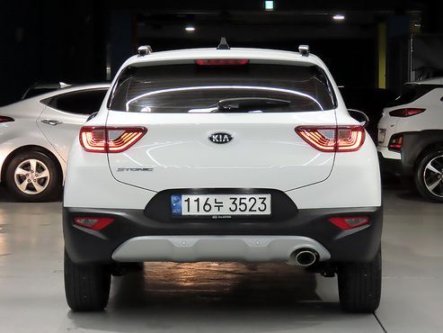 Kia Stonic 1.4 Prestige — пробег 32 000 км — фото 3 из 5