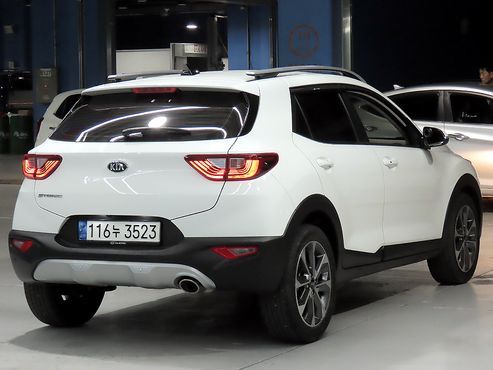 Kia Stonic 1.4 Prestige — пробег 32 000 км — фото 4 из 5