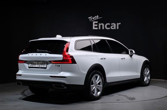 Volvo V60 T5 AWD — пробег 48 646 км — фото 2 из 5