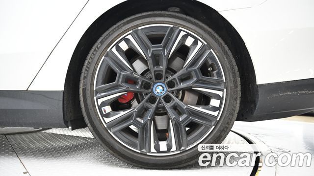 BMW i5 M60 xDrive — пробег 34 105 км — фото 5 из 5