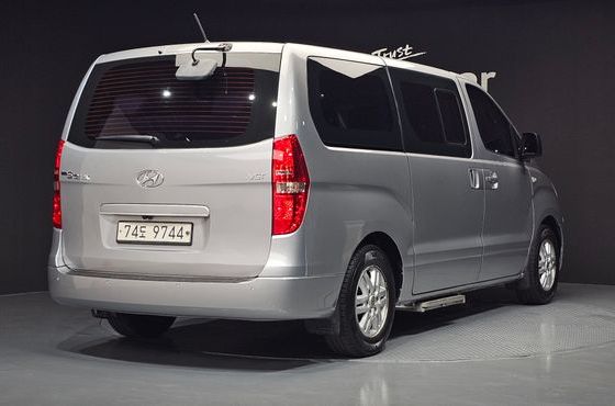 Hyundai Starex 12-Seater Wagon Smart — пробег 171 210 км — фото 2 из 5