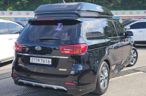 Kia Carnival 9-Seater Hi-Limousine Luxury — пробег 147 900 км — фото 3 из 5