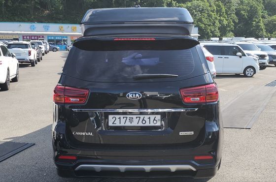 Kia Carnival 9-Seater Hi-Limousine Luxury — пробег 147 900 км — фото 4 из 5
