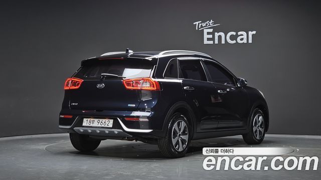 Kia Niro Prestige — пробег 42 889 км — фото 2 из 5
