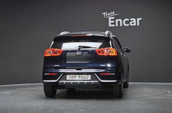 Kia Niro Prestige — пробег 42 889 км — фото 4 из 5