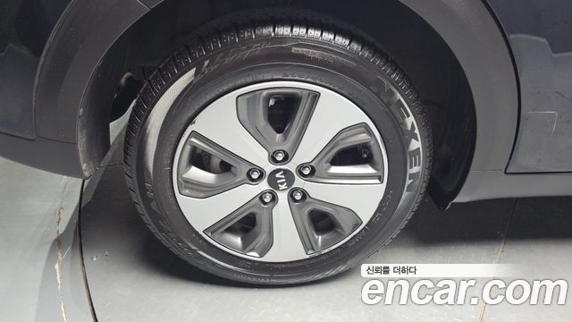 Kia Niro Prestige — пробег 42 889 км — фото 5 из 5