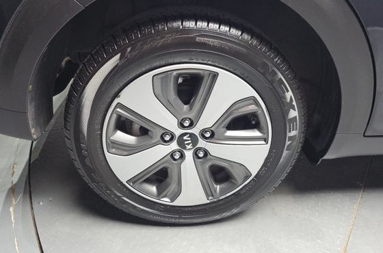 Kia Niro Prestige — пробег 42 889 км — фото 5 из 5