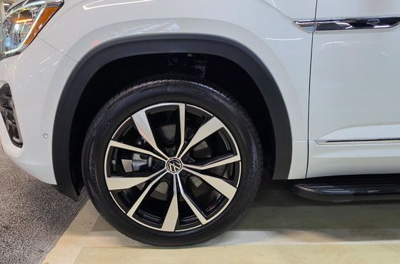 Volkswagen Atlas 2.0 TSI R-LINE 7-Seater — пробег 10 489 км — фото 5 из 5