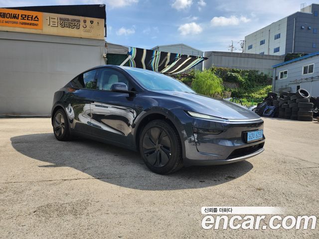 Tesla Model Y Long Range AWD — пробег 4 884 км — фото 2 из 5