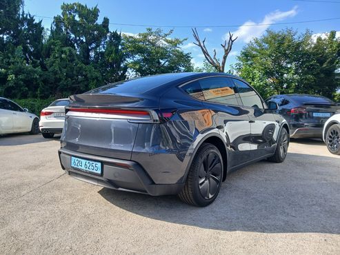 Tesla Model Y Long Range AWD — пробег 4 884 км — фото 3 из 5