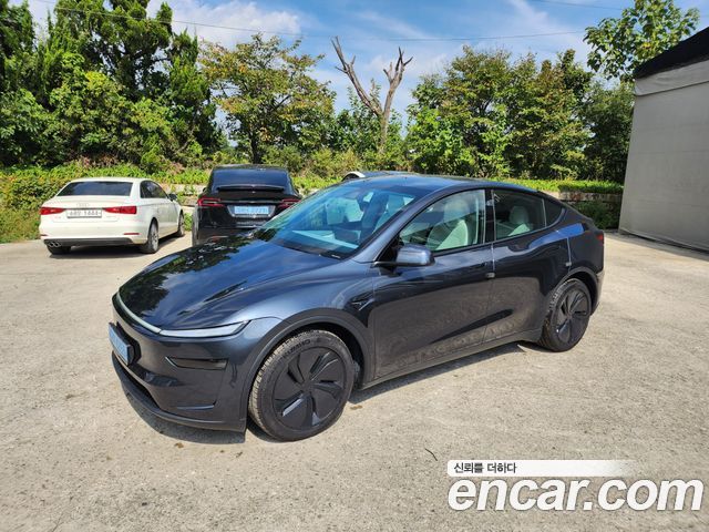 Tesla Model Y Long Range AWD — пробег 4 884 км — фото 4 из 5