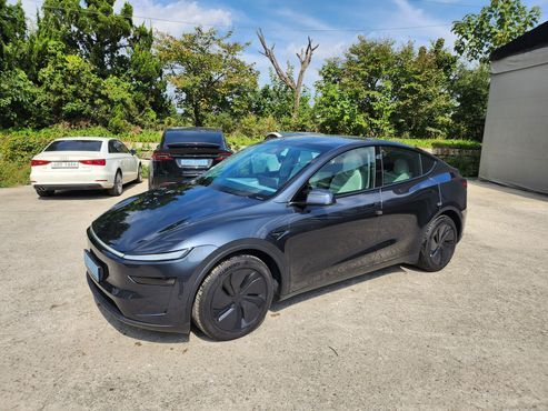 Tesla Model Y Long Range AWD — пробег 4 884 км — фото 4 из 5