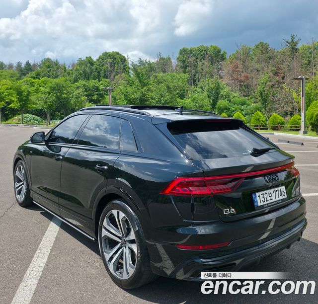 Audi Q8 55 TFSI Quattro Premium — пробег 30 100 км — фото 2 из 5