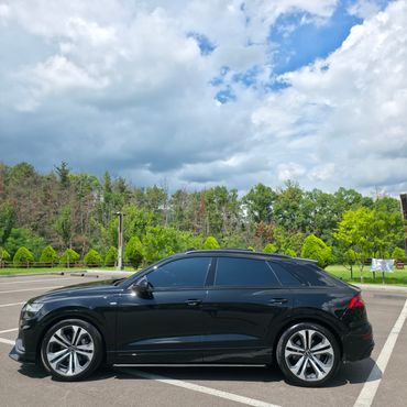 Audi Q8 55 TFSI Quattro Premium — пробег 30 100 км — фото 5 из 5