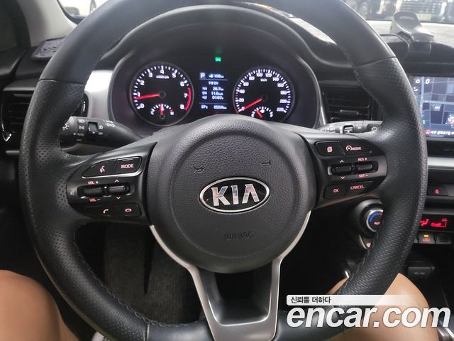 Kia Stonic из Кореи Encar