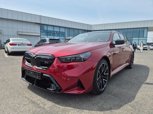 BMW M5 M5 Touring — пробег 2 600 км — фото 2 из 5