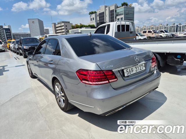 Mercedes-Benz E-Class E220 Bluetec Avantgarde — пробег 95 537 км — фото 2 из 5