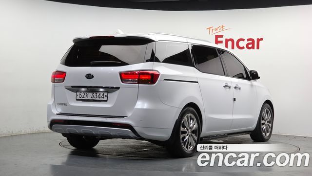 Kia Carnival из Кореи Encar