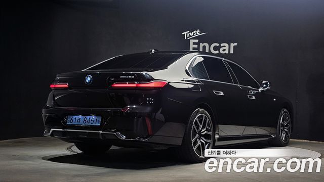 BMW i7 eDrive 50 M Sport — пробег 22 823 км — фото 2 из 5
