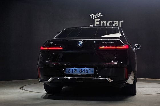 BMW i7 eDrive 50 M Sport — пробег 22 823 км — фото 4 из 5