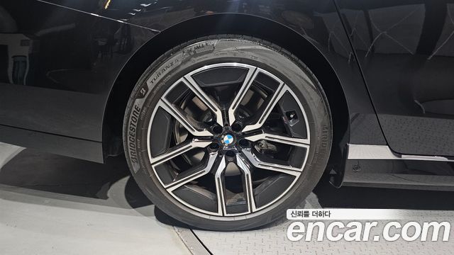 BMW i7 eDrive 50 M Sport — пробег 22 823 км — фото 5 из 5