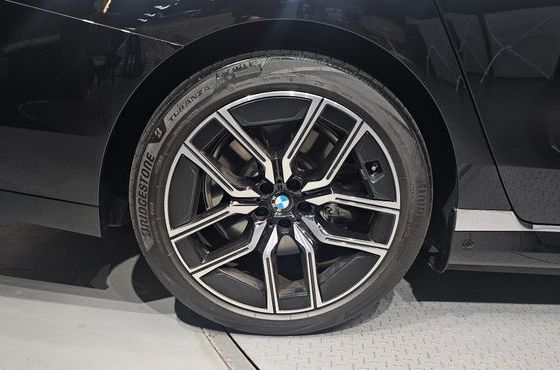 BMW i7 eDrive 50 M Sport — пробег 22 823 км — фото 5 из 5