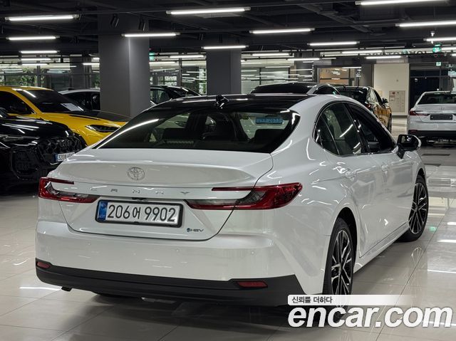 Toyota Camry 2.5 XLE Premium Hybrid — пробег 6 км — фото 3 из 5