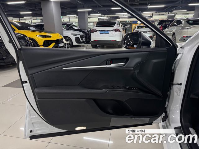 Toyota Camry 2.5 XLE Premium Hybrid — пробег 6 км — фото 5 из 5