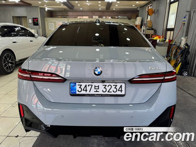 BMW 5-Series 520i M Sport — пробег 1 247 км — фото 4 из 5
