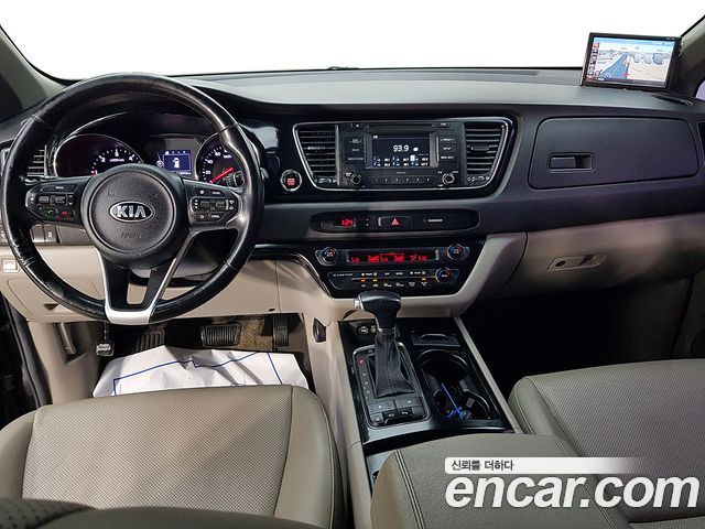 Kia Carnival 11-seater Prestige — пробег 118 981 км — фото 5 из 5