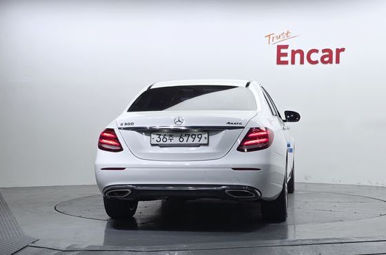 Mercedes-Benz E-Class E300 4MATIC Avnatgarde — пробег 138 649 км — фото 4 из 5