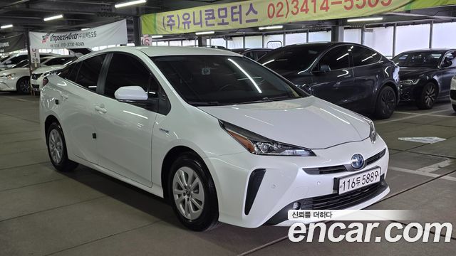 Toyota Prius 1.8 — пробег 64 200 км — фото 3 из 5